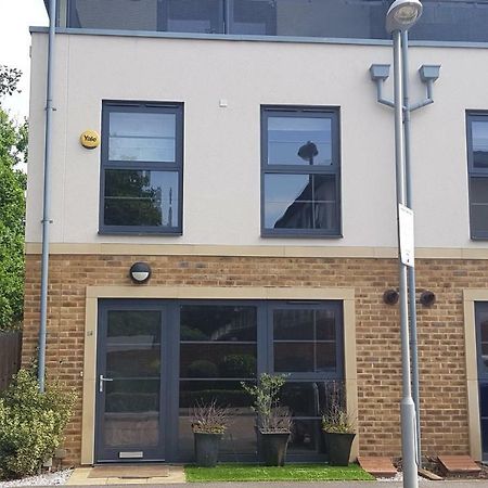 Sunderland Place Фарнборо Экстерьер фото